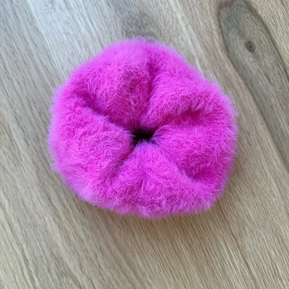 JACQUEMUS Le Chouchou Plush Hair Scrunchie - Picture 2 of 3